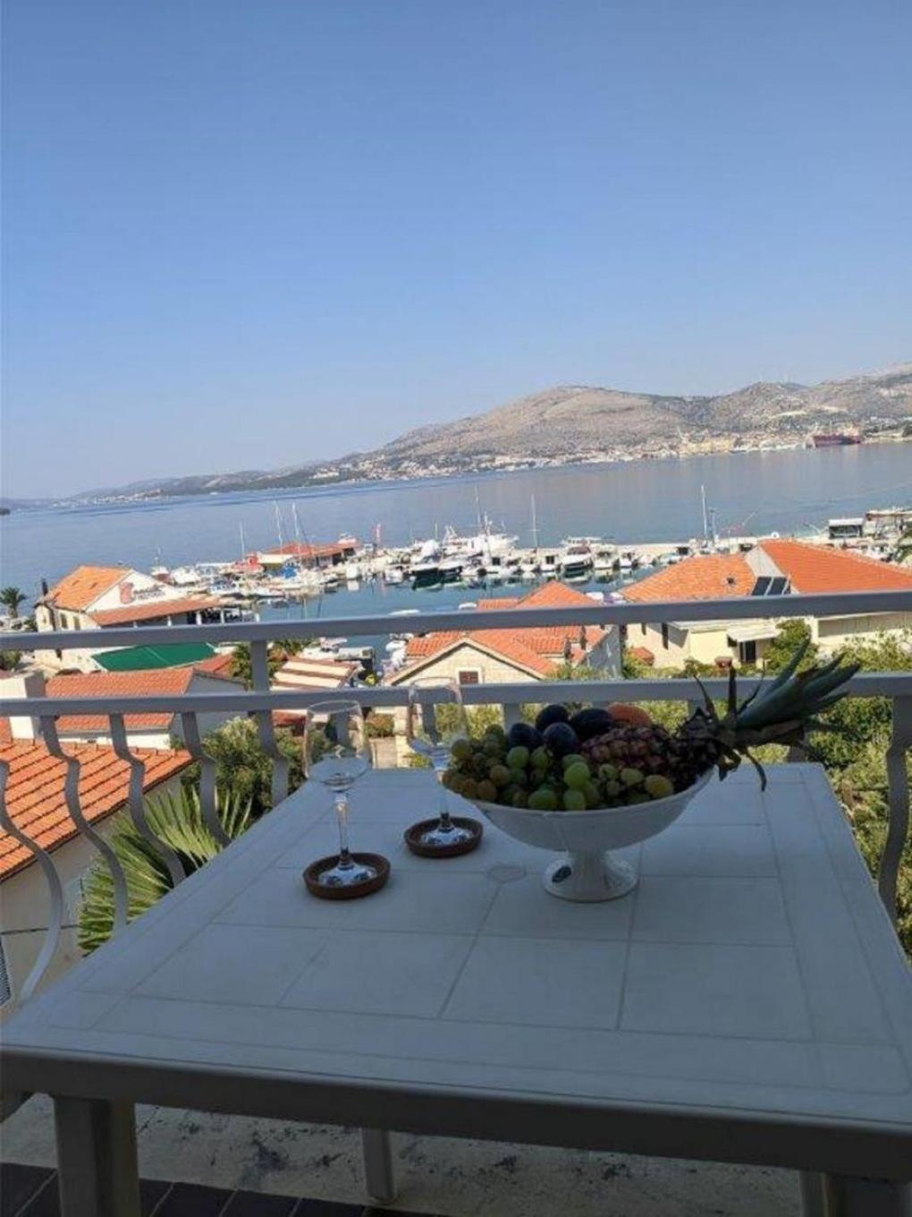Apartments Biserka - 50 M From Beach Traù Esterno foto