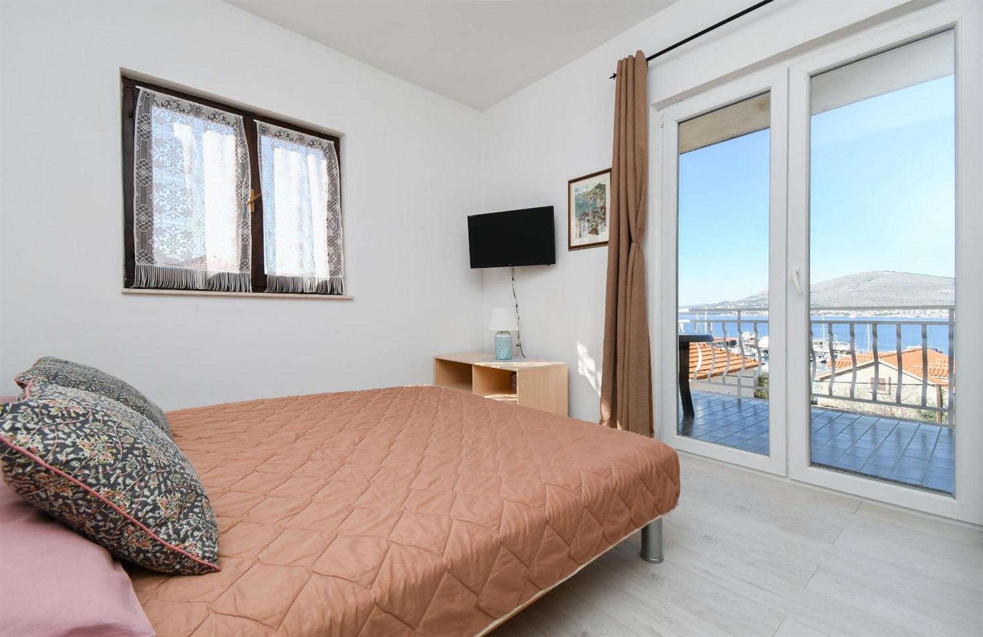 Apartments Biserka - 50 M From Beach Traù Esterno foto